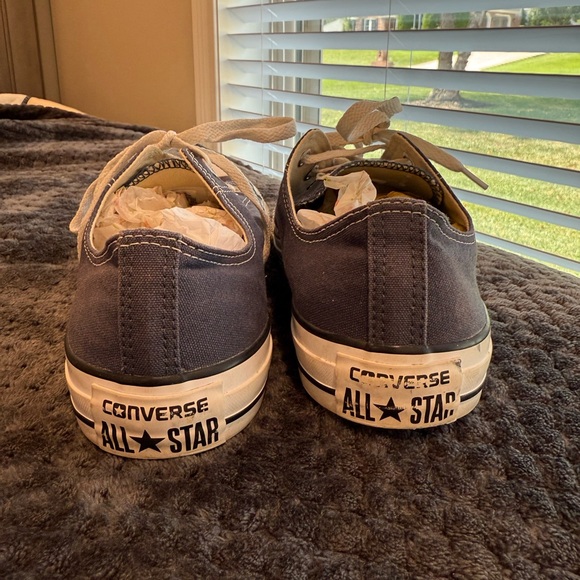 Men’s size 11/Woman’s size 13 converse Navy - Picture 6 of 7